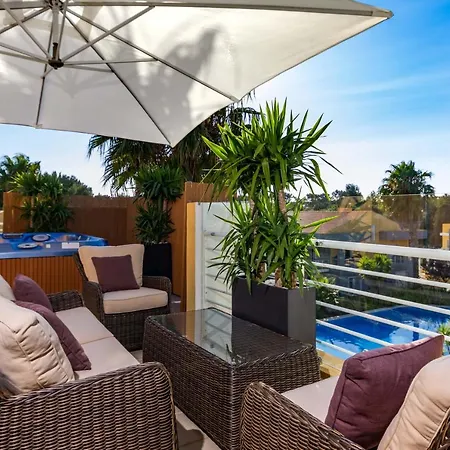 شقة Penthouse Duplex Rooftop Jacuzzi 4 6 Beds 8 Persons كاسكايس