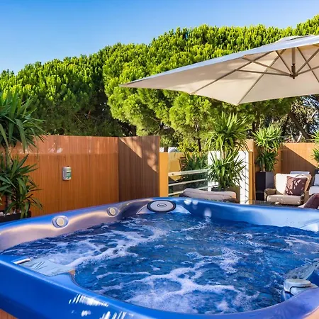 Penthouse Duplex Rooftop Jacuzzi 4 6 Beds 8 Persons كاسكايس